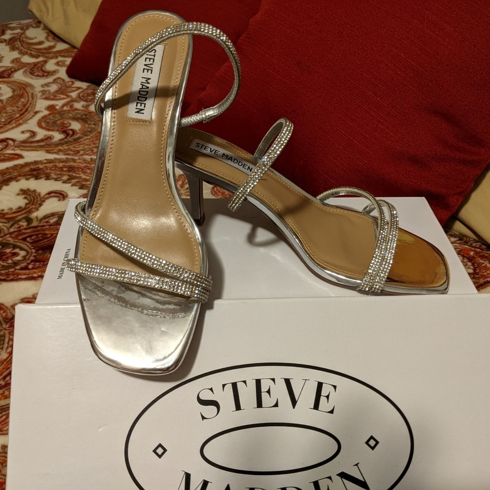 Steve Madden Silver Rhinestone Sandals Sz 6.5